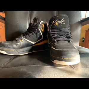 Nike Jordan SC-2 Black, Yellow Boys Size 6Y